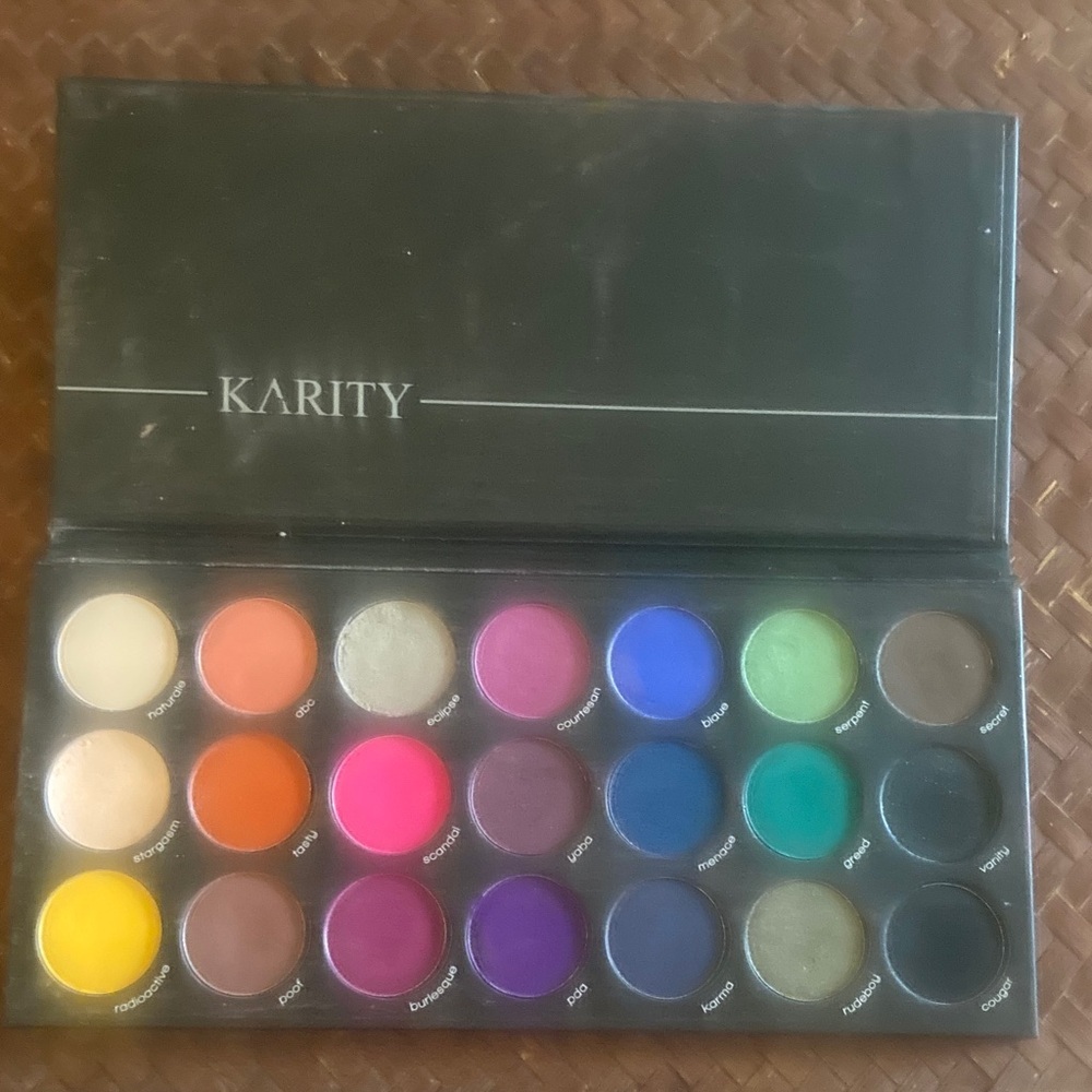 Karity Smoke Eyeshadow Palette - 21 Shades - Picture 2 of 2